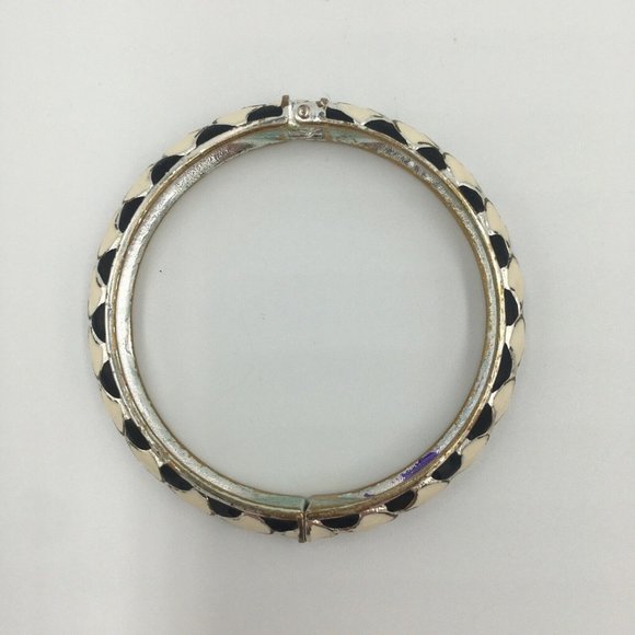 Black & Cream White Enameled CLAMPER BRACELET, Scales Pattern (flaw) - Picture 3 of 8